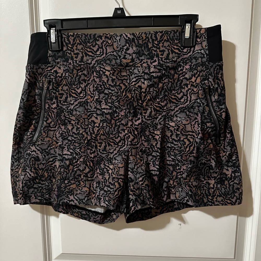 Athleta shorts. Size 8 - Picture 3 of 8